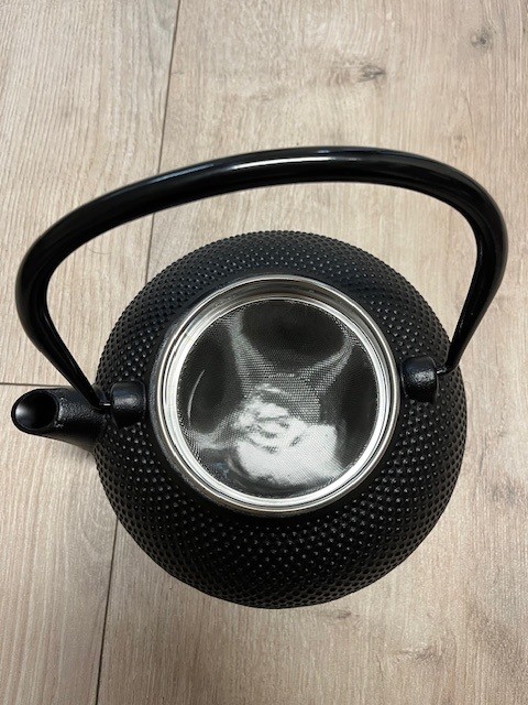 Japanse gietijzeren theepot zwart - 1.5 liter - Afbeelding 2