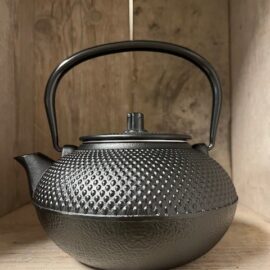 Japanse gietijzeren theepot zwart - 1.5 liter