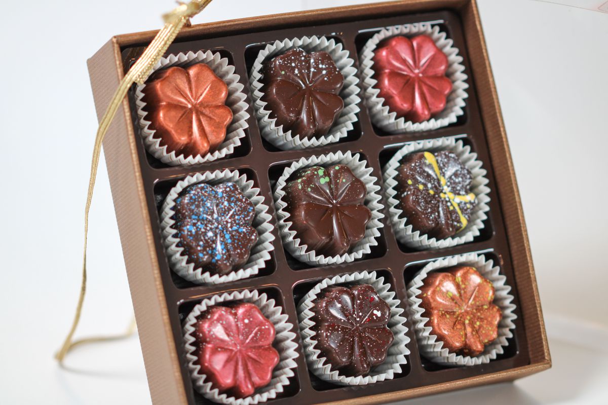 *Binnenkort leverbaar* - Lindy’s Classic geschenkdoos | 9 exclusieve bonbons - vegan/lactose/glutenvrij - Afbeelding 2